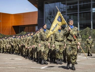 Εμμανουέλ Μακρόν: «Πρέπει να δημιουργήσουμε ένα πραγματικό ευρωπαϊκό στρατό»